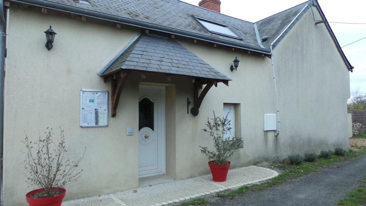 Chambre D'Hotes Mansardee Saint-Ouen-les-Vignes Exterior photo