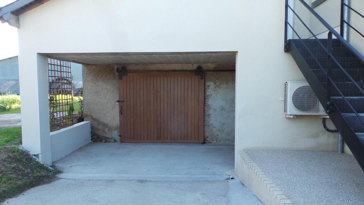 Chambre D'Hotes Mansardee Saint-Ouen-les-Vignes Exterior photo