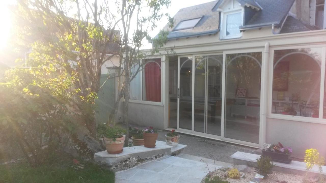 Chambre D'Hotes Mansardee Saint-Ouen-les-Vignes Exterior photo